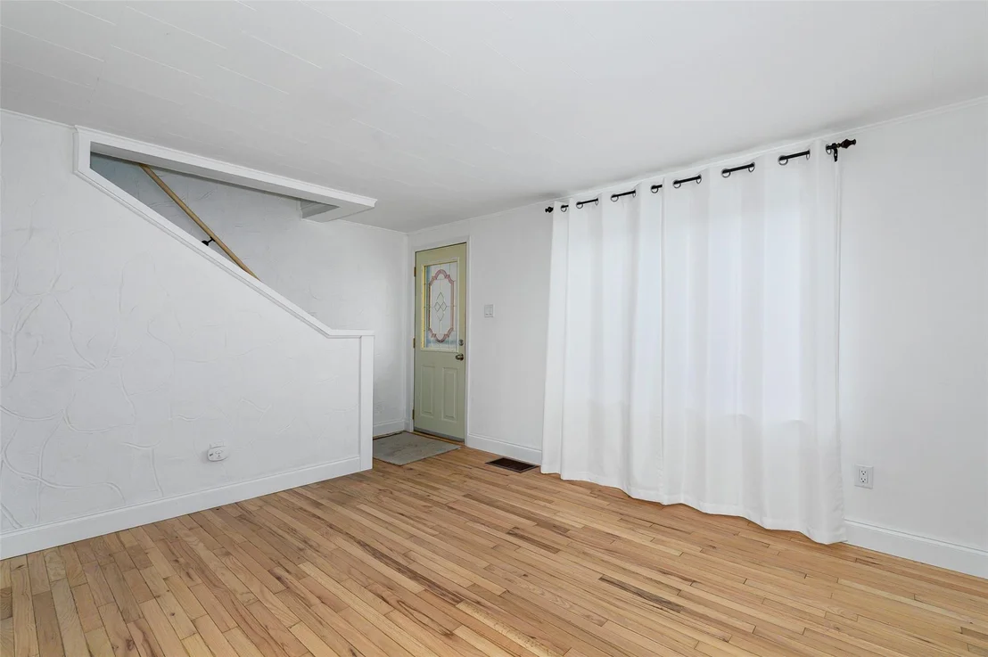 Photo of 305 Violet Avenue