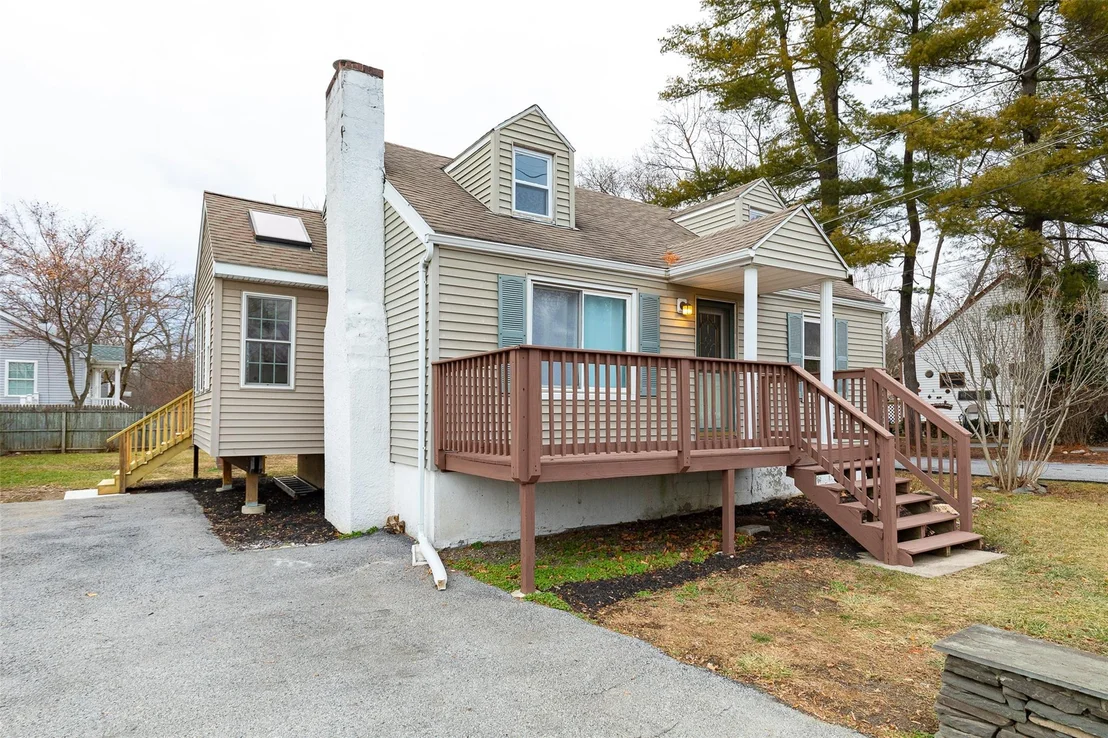 Photo of 305 Violet Avenue