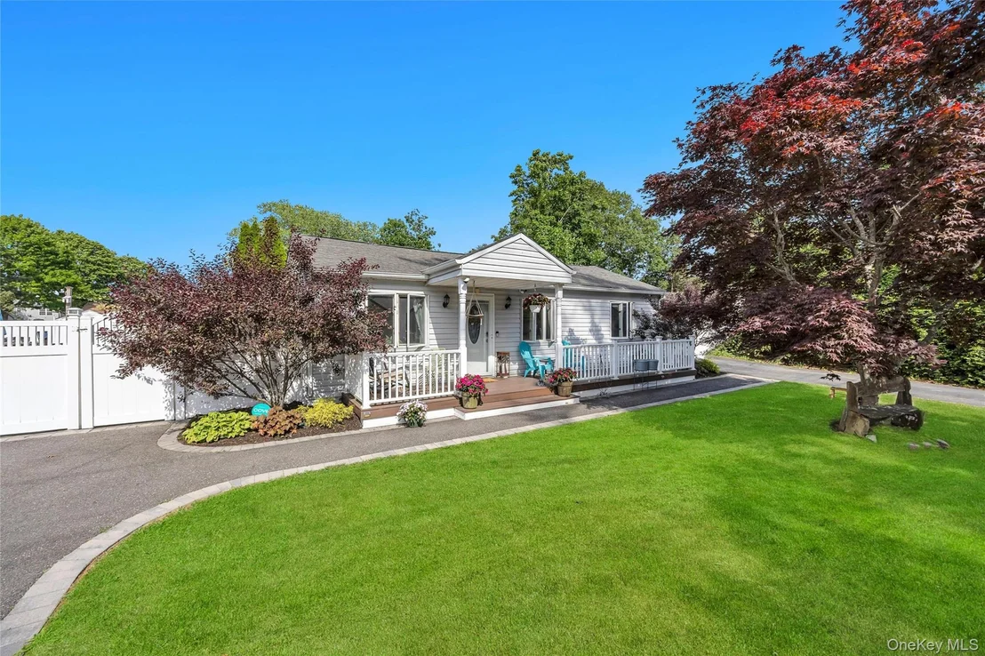 Photo of 115 Dahlia Drive