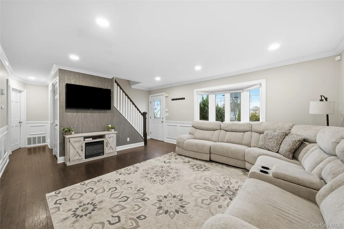 Photo of 32 Beachwood Drive