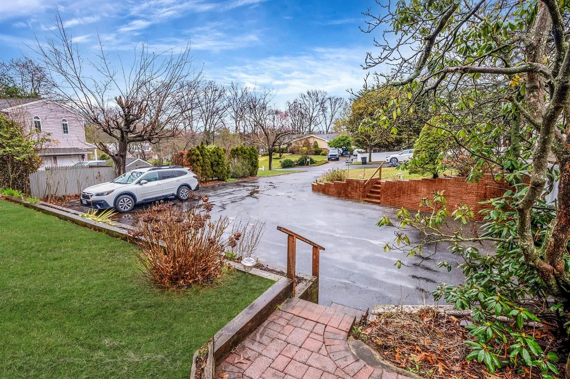 Photo of 41 Winslow Lane