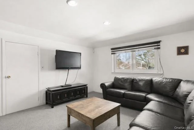 Photo of 890 Thompson Drive