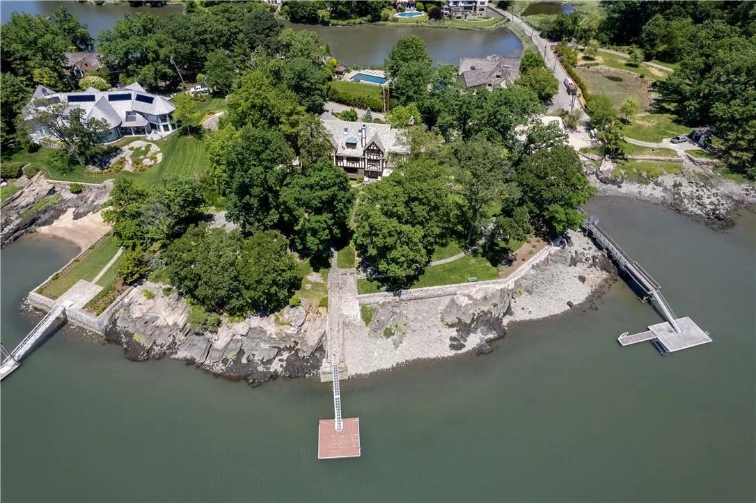 Photo of 6 Shore Road