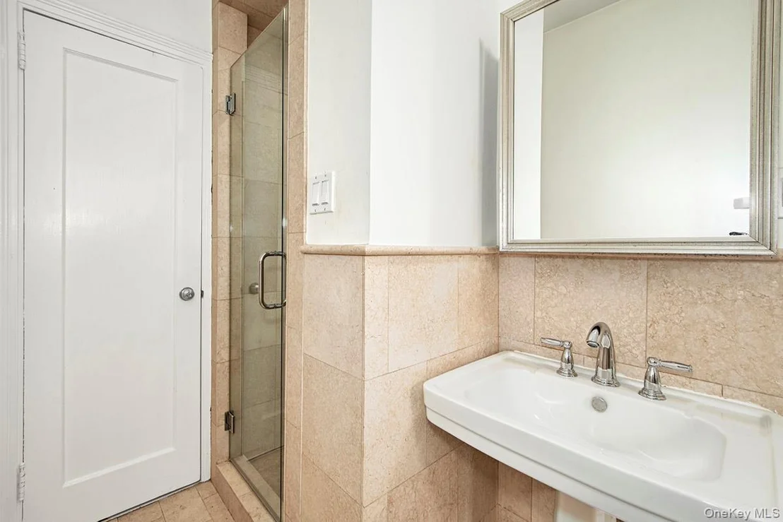 Photo of Unit 3F at 35 Parkview Avenue