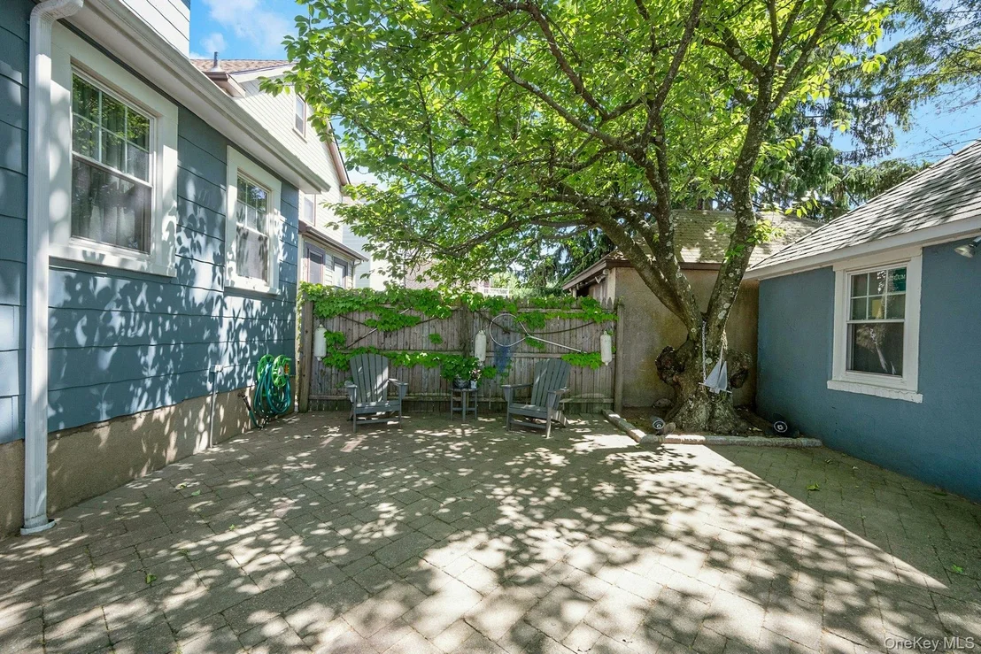 Photo of 1277 Stadium Avenue
