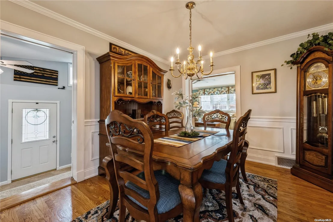 Photo of 9 W Roydon Drive