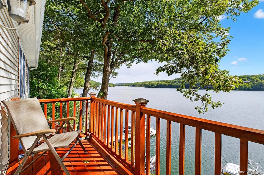 Photo of 60 LAKEVIEW DR
