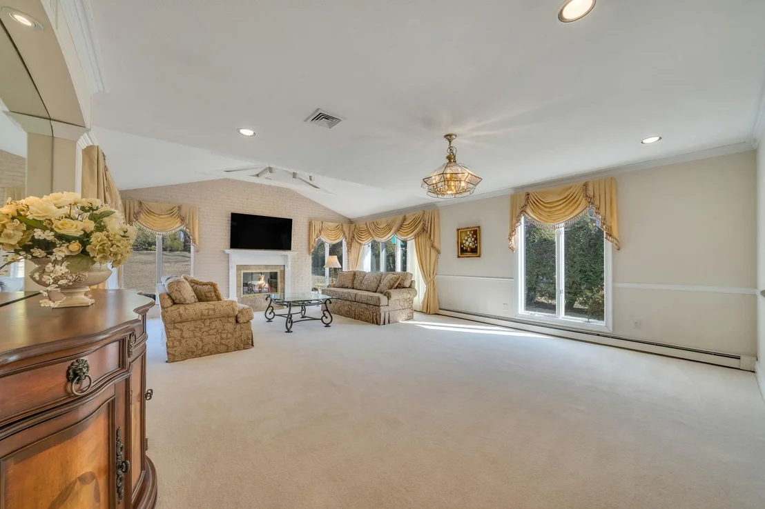 Photo of 33 Lindron Avenue