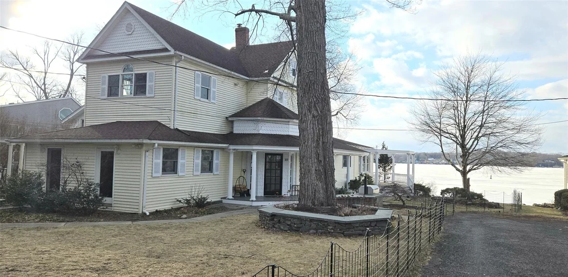 Photo of 323 Lakeside Road