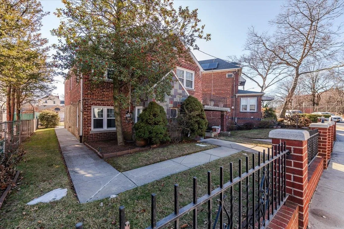 Photo of 1454 Dwight Place