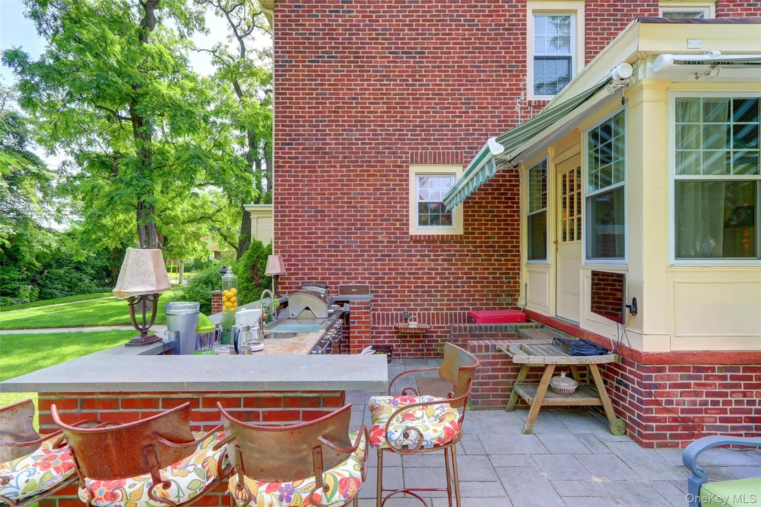 Photo of 205 hempstead Avenue