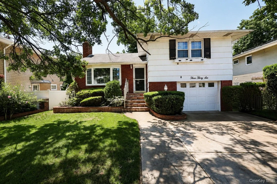 Photo of 336 W Valley Stream Boulevard