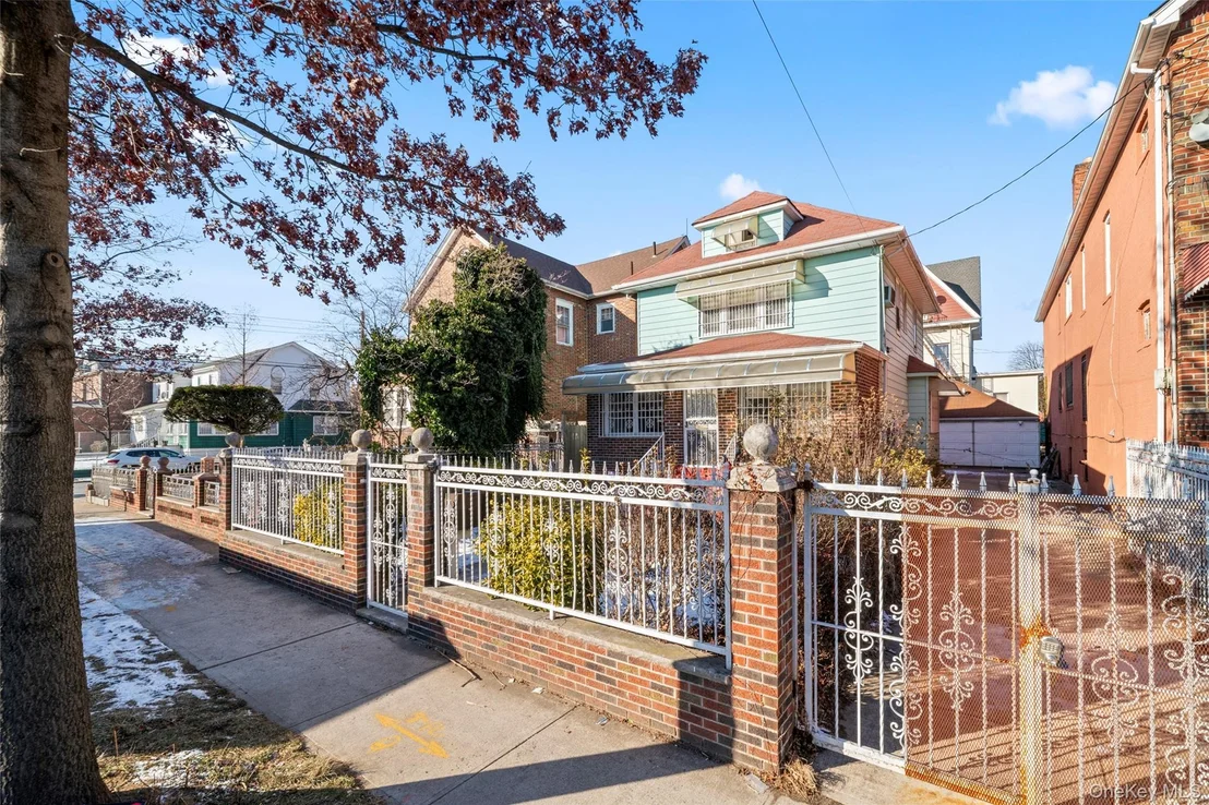 Photo of 871 Linden Boulevard