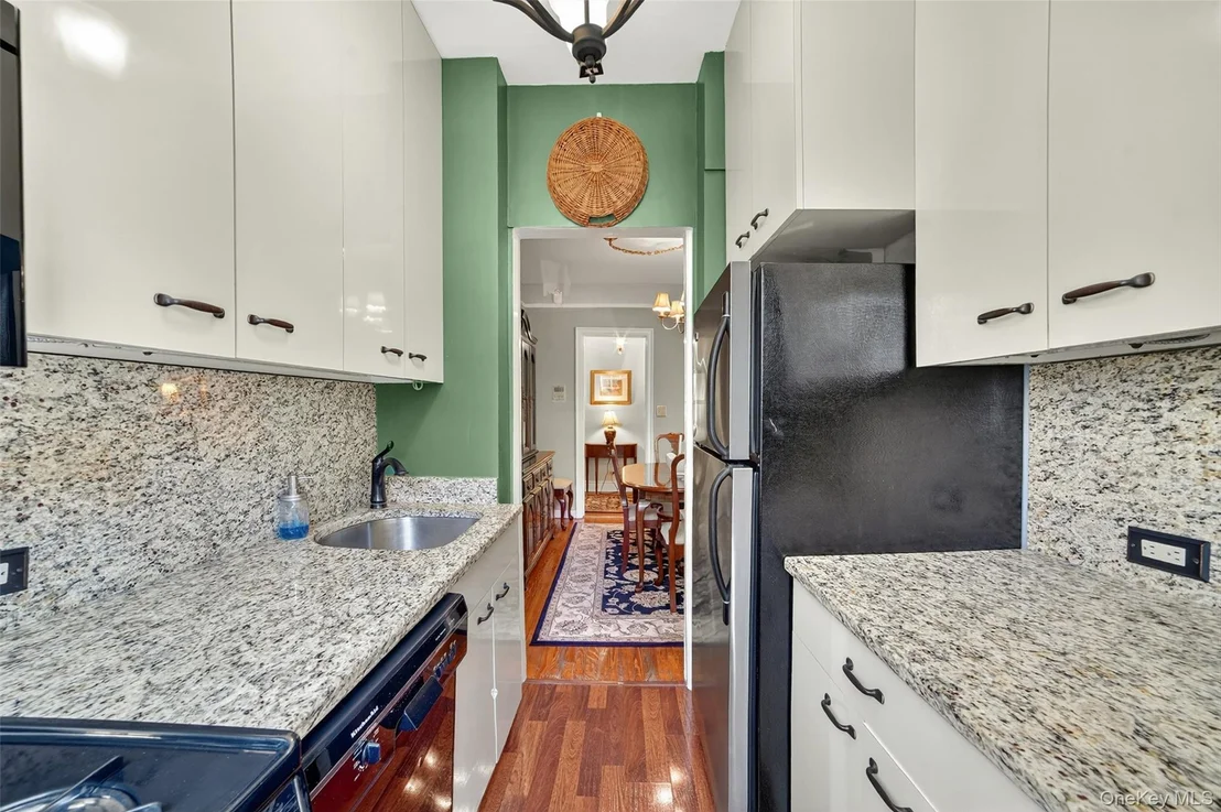 Photo of Unit 2K at 25 Parkview Avenue