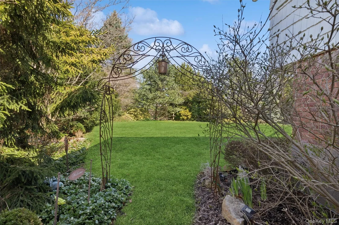 Photo of 48 Roxbury Drive