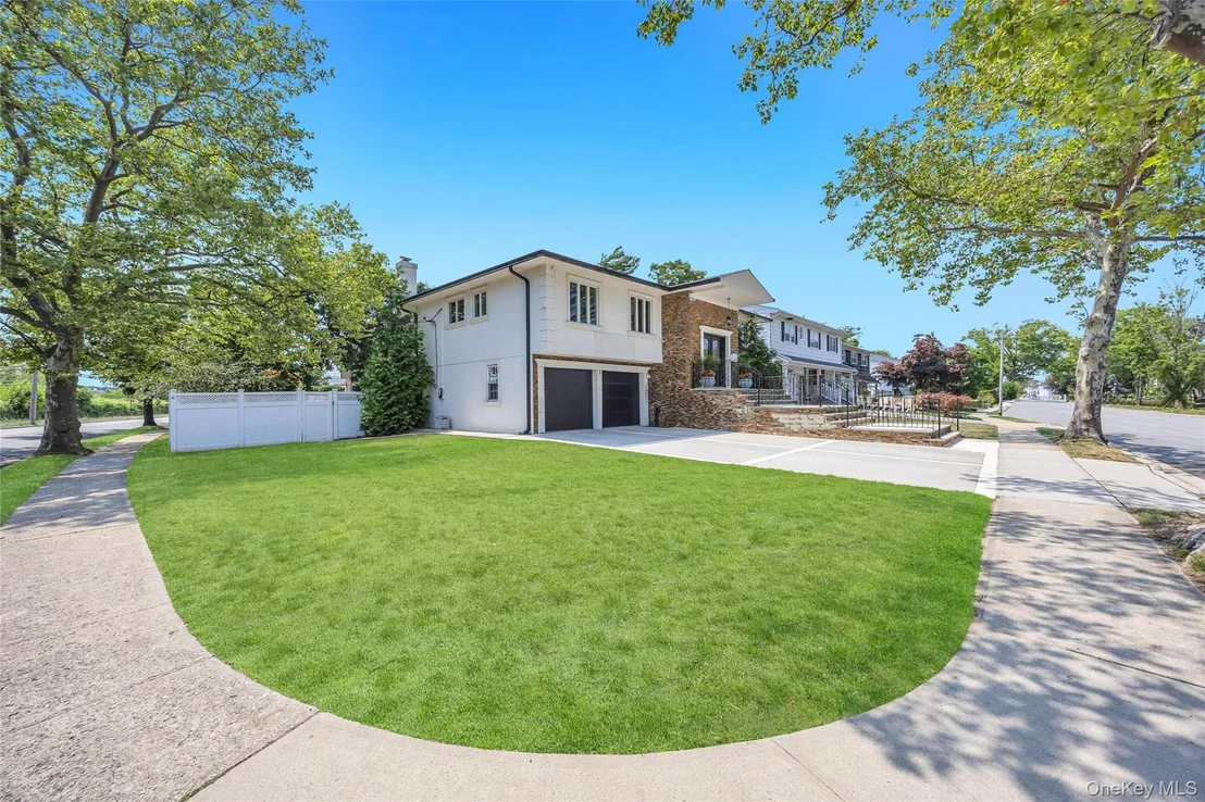 Photo of 2 Valley Greens Drive