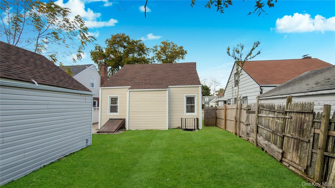 Photo of 138 Windsor Parkway