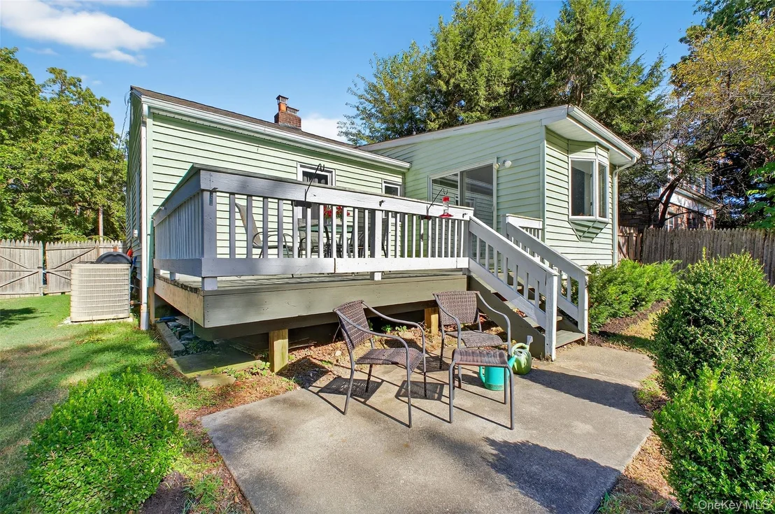Photo of 105 Buckingham Avenue