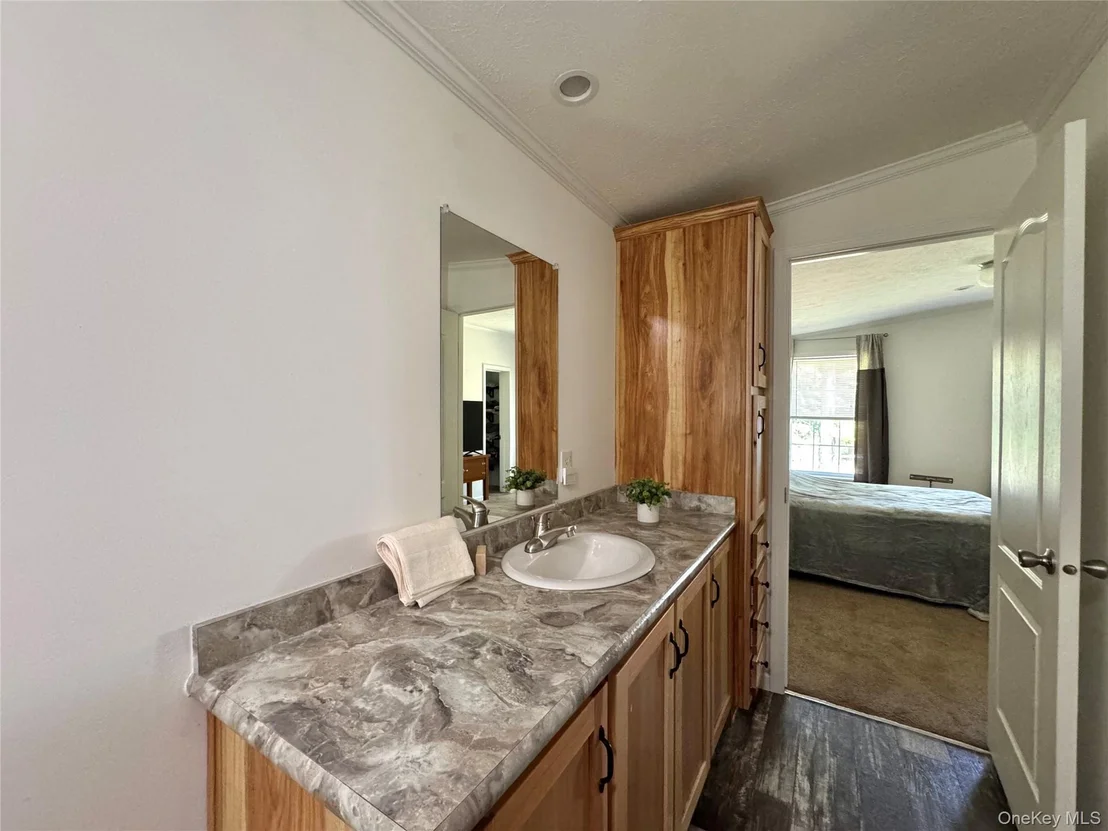 Photo of 484 Edison Timmerman Road