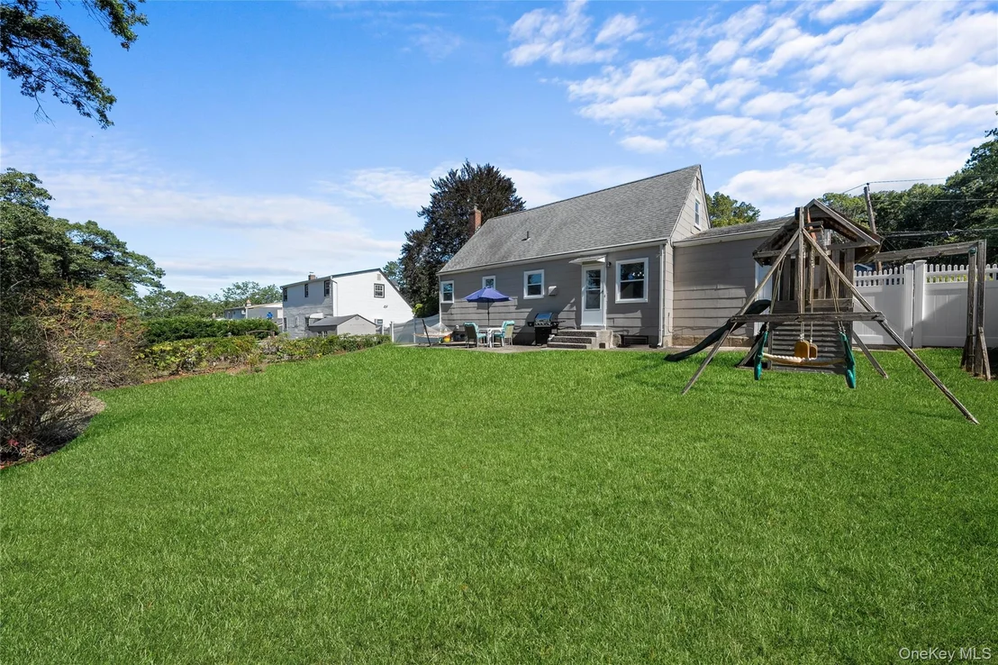 Photo of 98 Paula Boulevard
