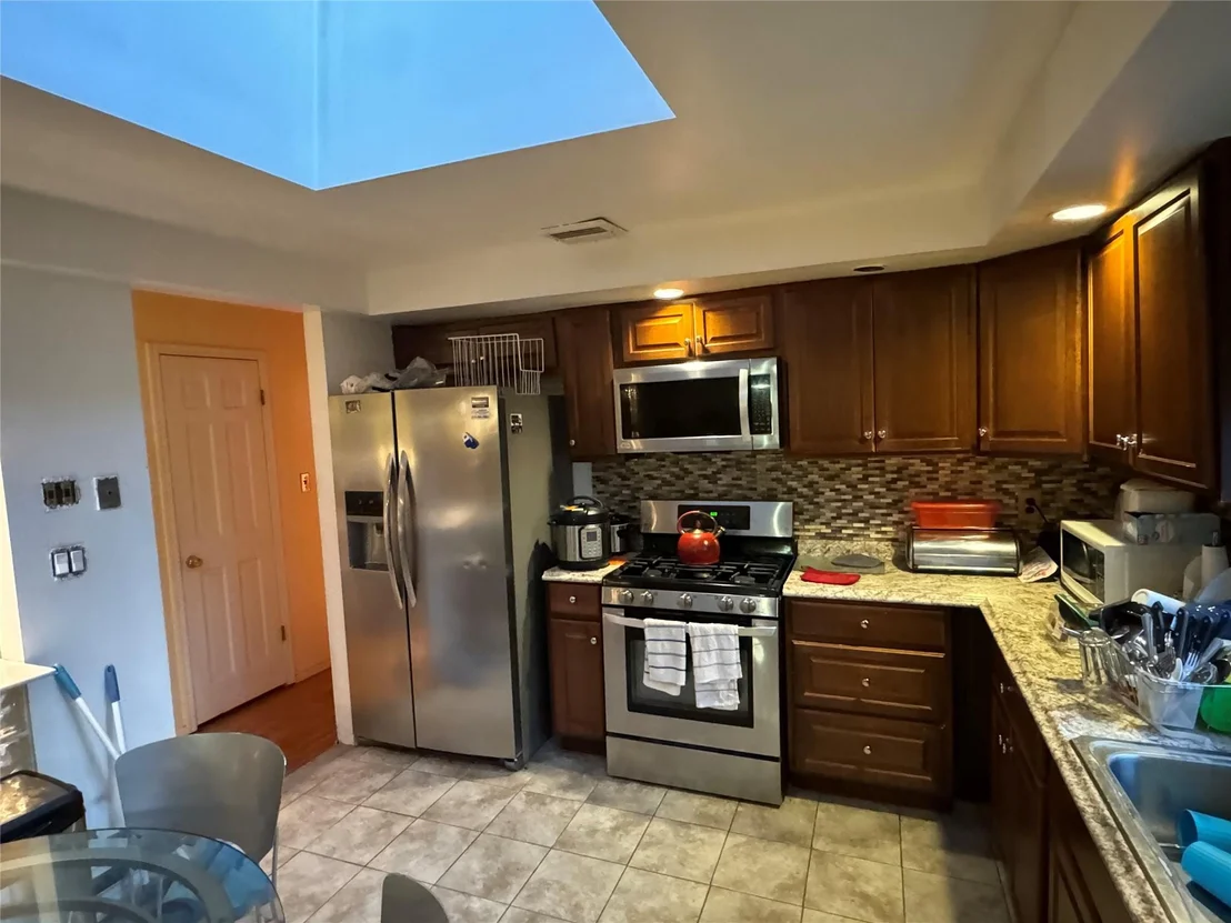 Photo of 1394 Forest Avenue