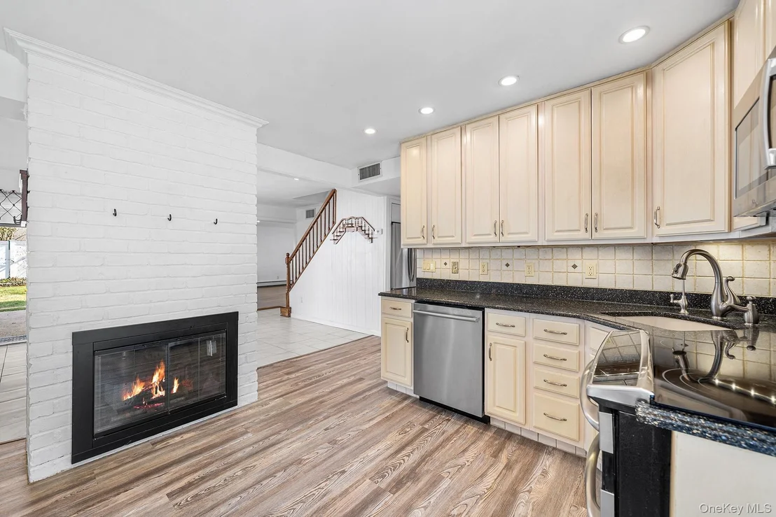Photo of 116 Red Maple Drive N