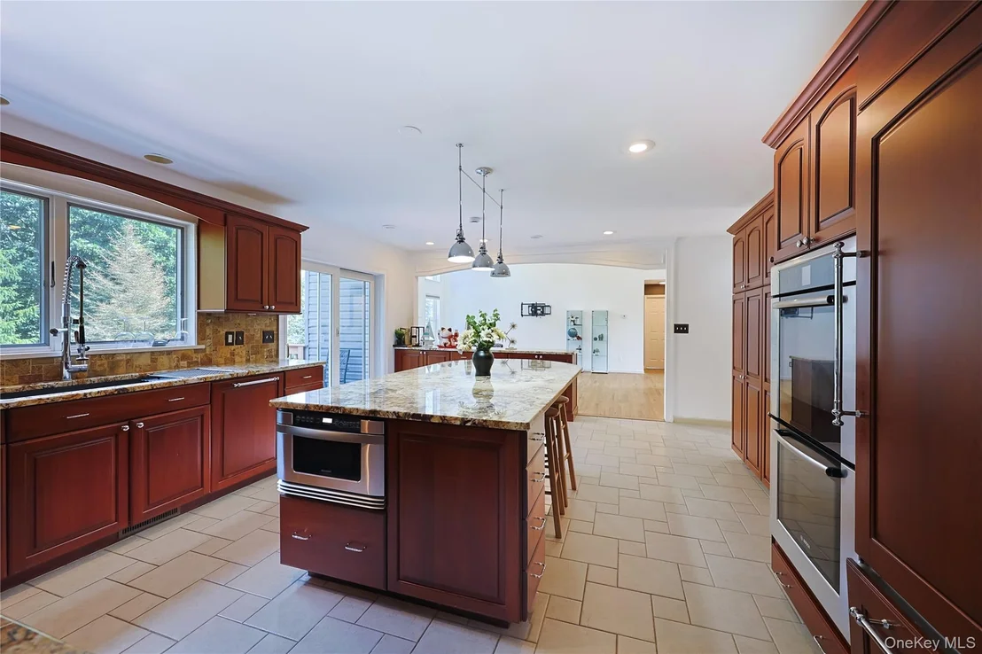 Photo of 1010 Pine View