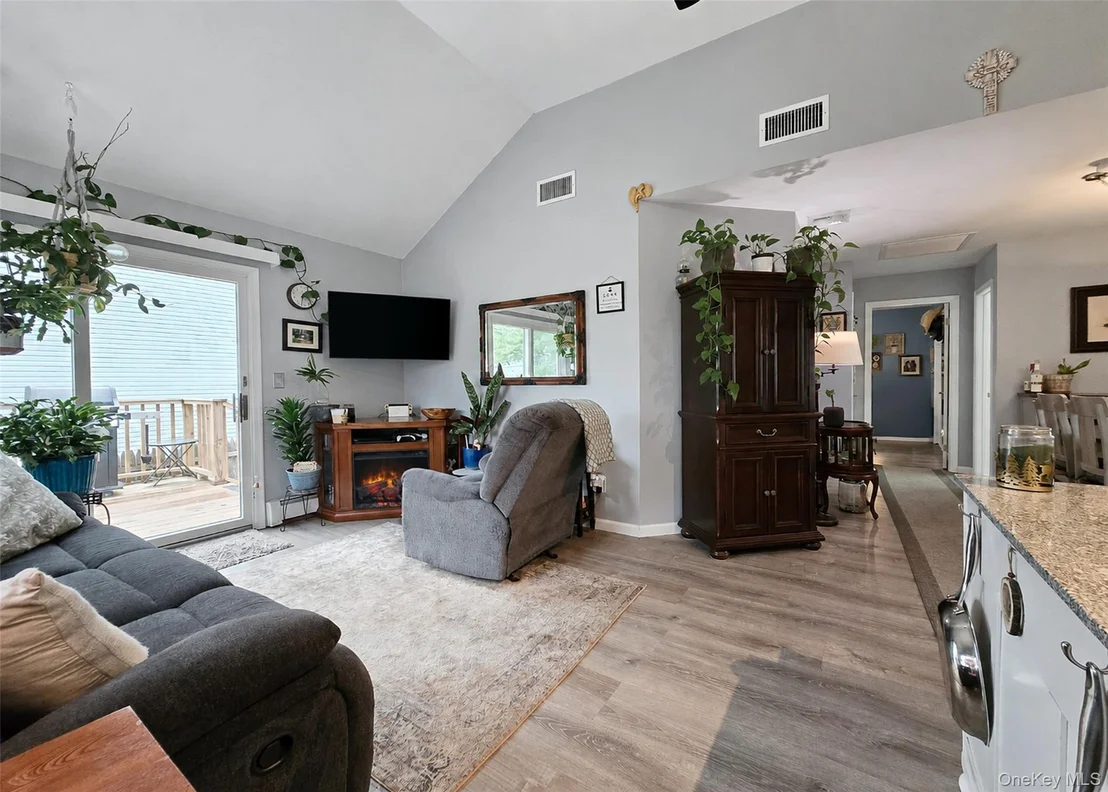 Photo of 228 Hampton Avenue