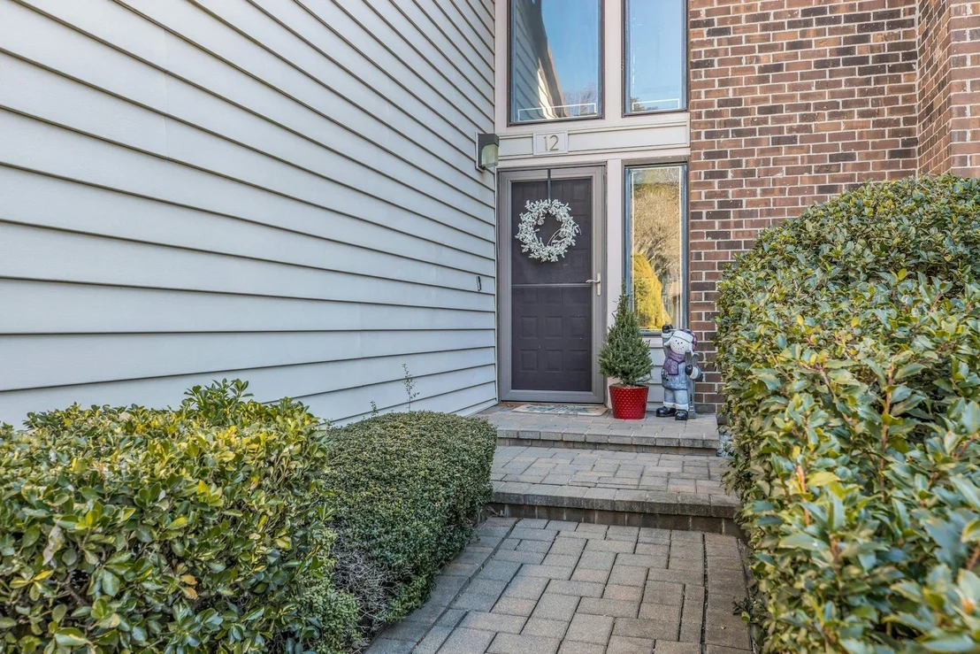 Photo of Unit END at 12 Maple Run Drive