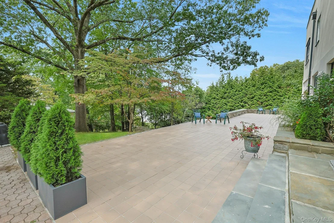 Photo of 75 Lakeside Drive