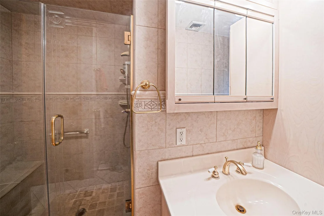 Photo of 190 Lake Drive