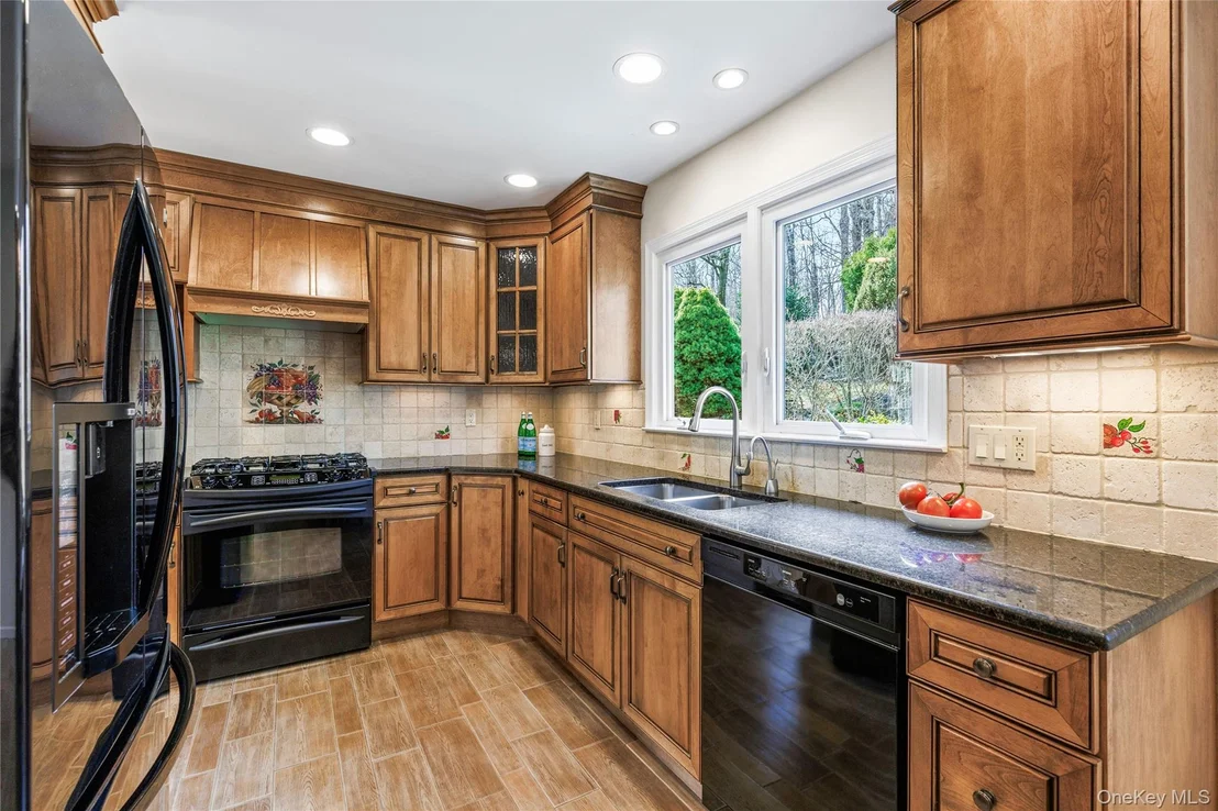 Photo of 14 Loewen Court