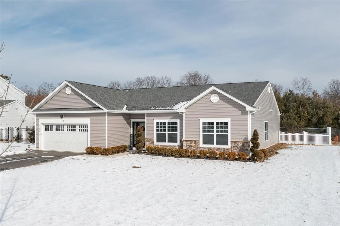 Photo of 15 Pondview Circle