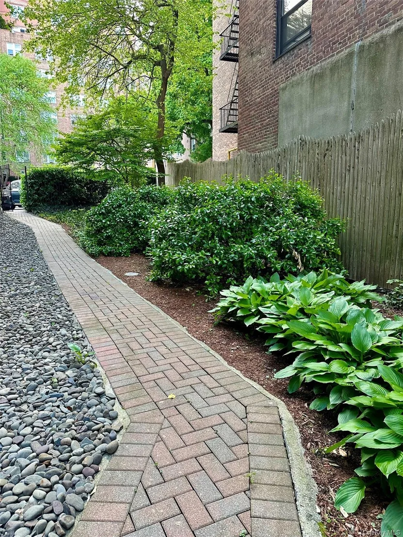 Photo of Unit 2A at 25 Parkview Avenue