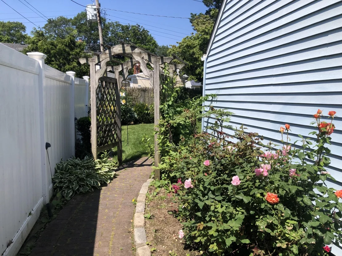 Photo of 8 August Lane