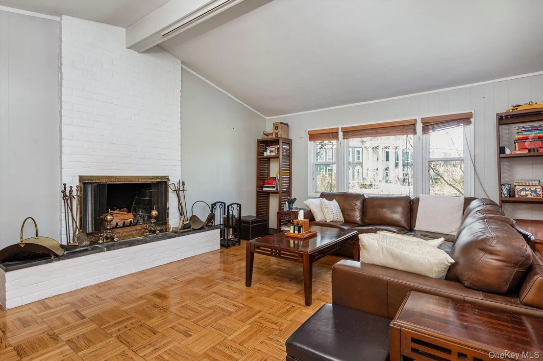 Photo of 36 Nirvana Avenue