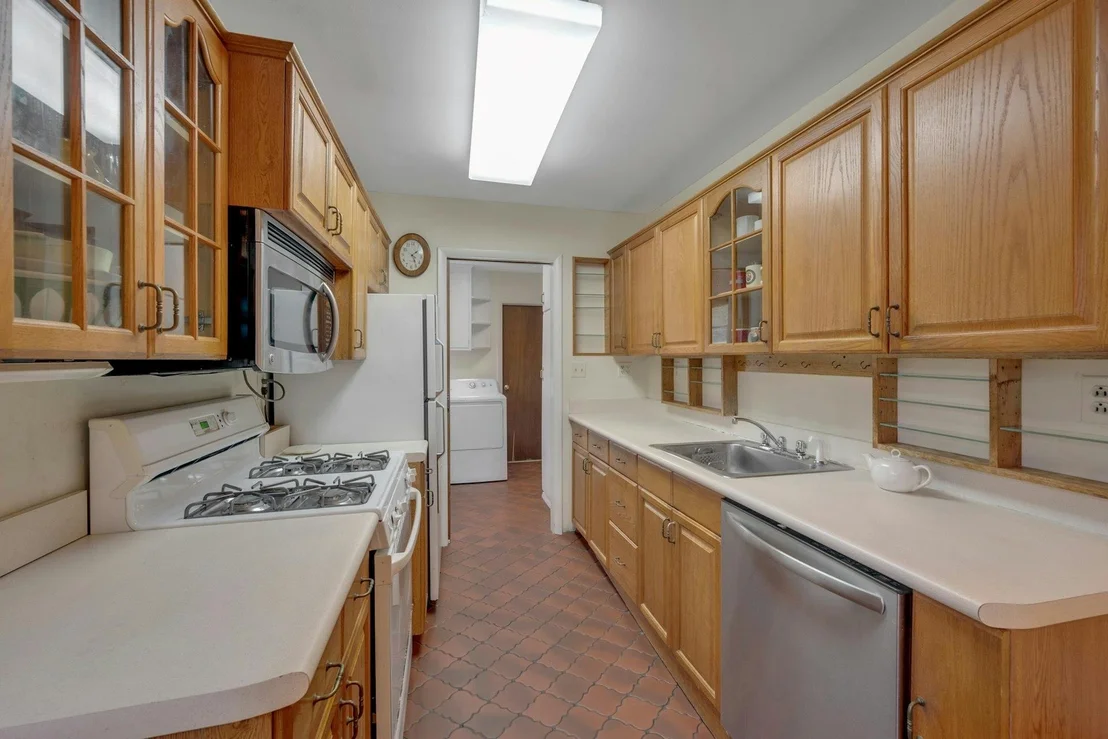 Photo of 180 N Hampton Drive