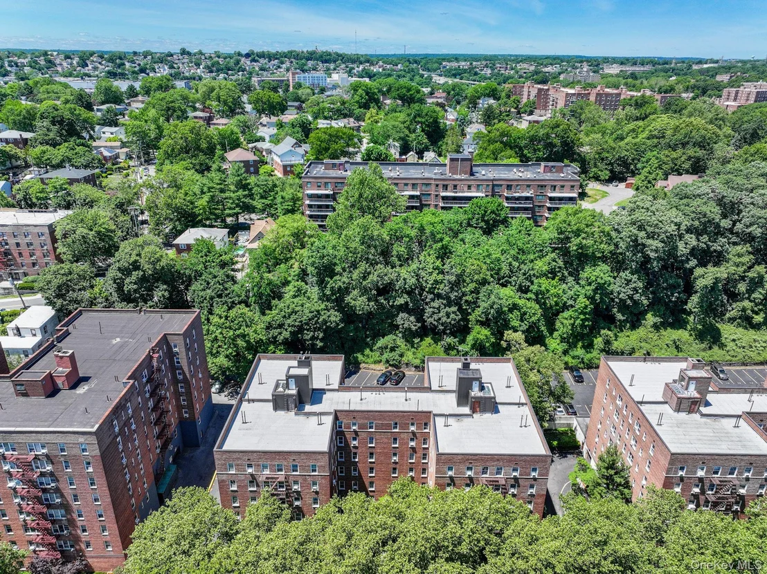 Photo of Unit 4B at 755 Bronx River Rd