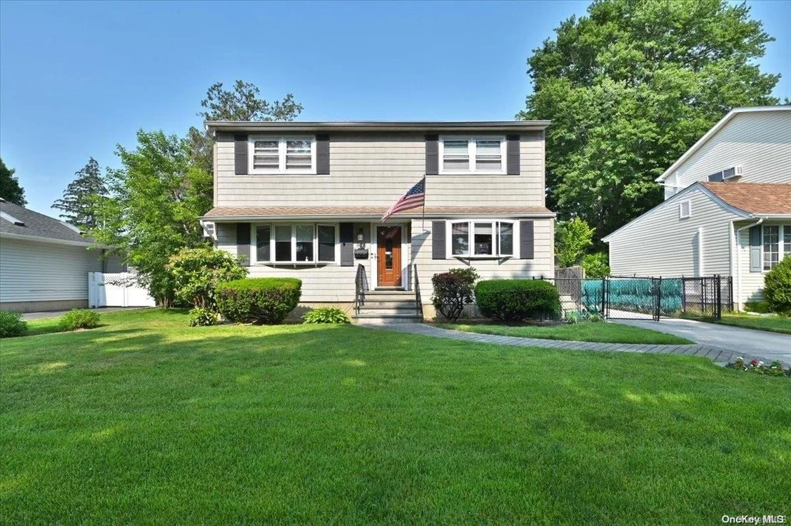 Photo of 876 Mayer Drive