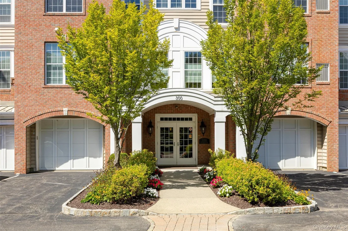 Photo of 334 Regency Drive