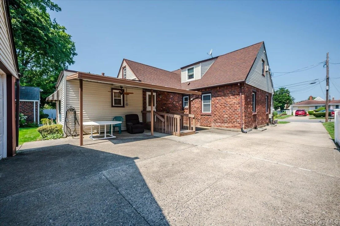 Photo of 715 Iris Street
