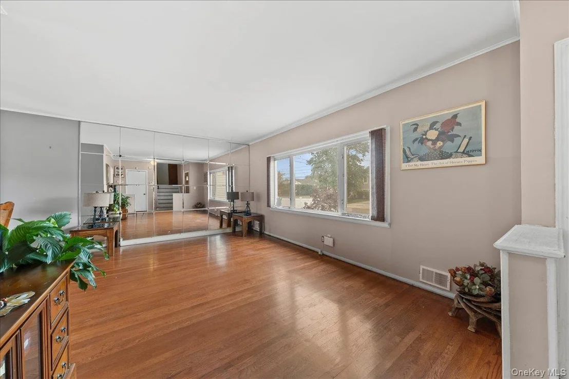 Photo of 159 Branch Avenue