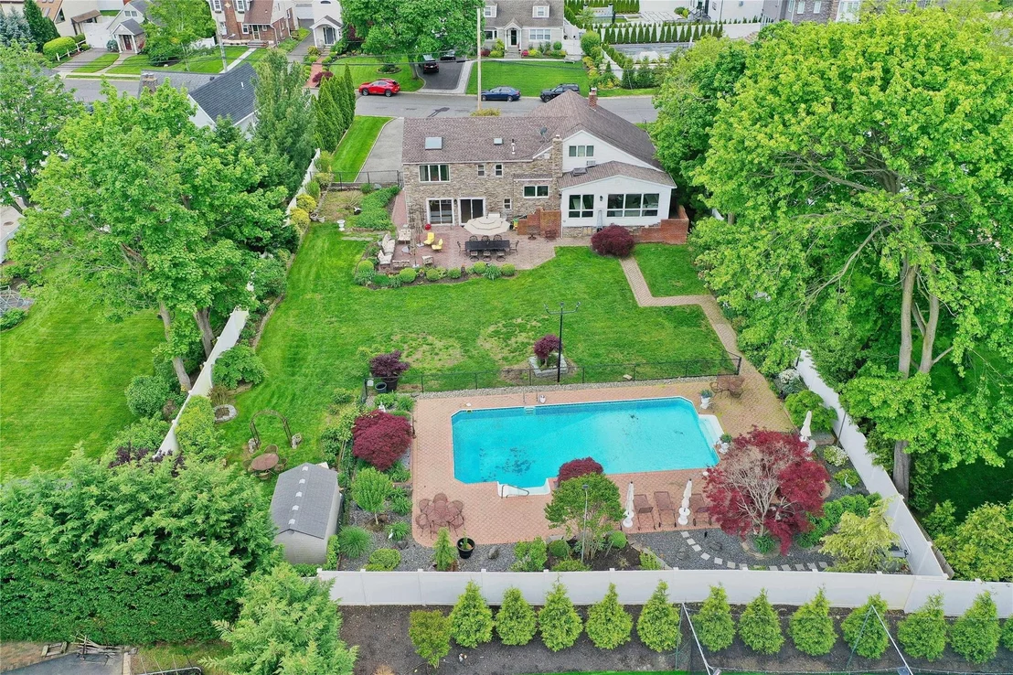Photo of 2525 Beverly Road