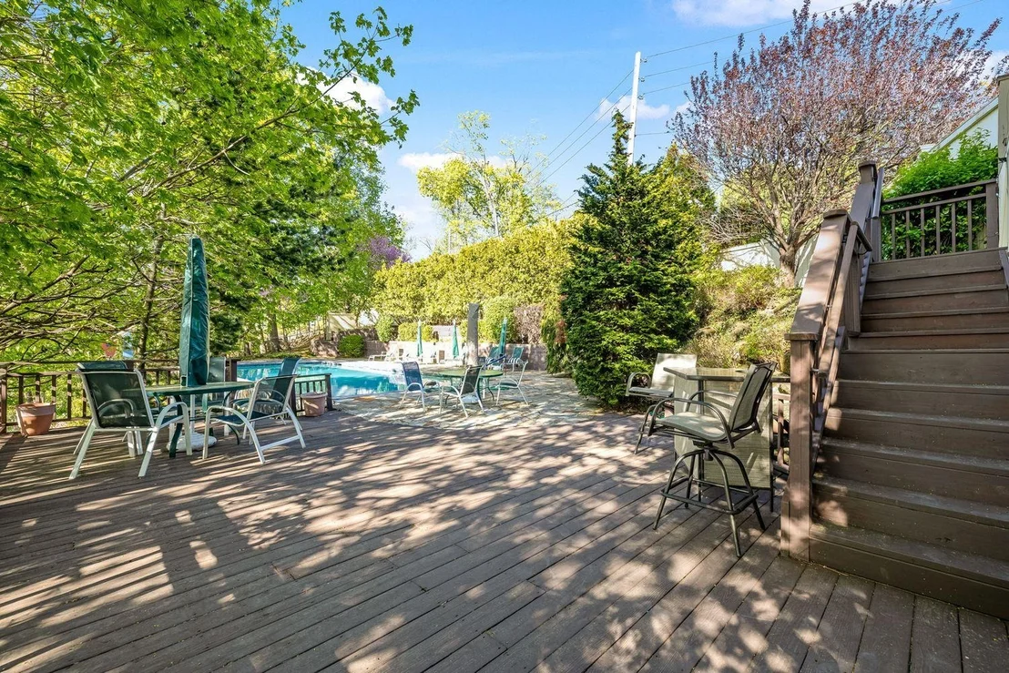 Photo of 444 River Road