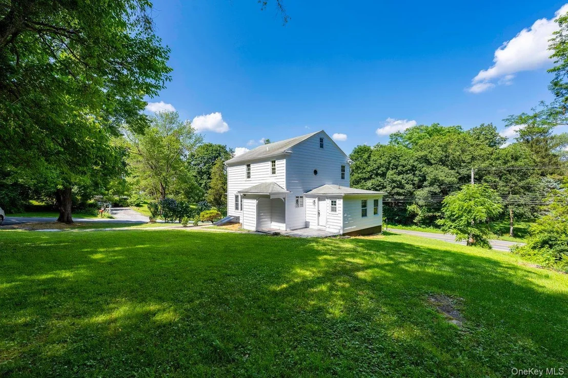 Photo of 2123 New Hackensack Rd