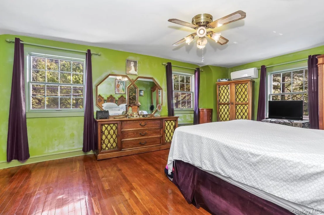 Photo of 889 James Street