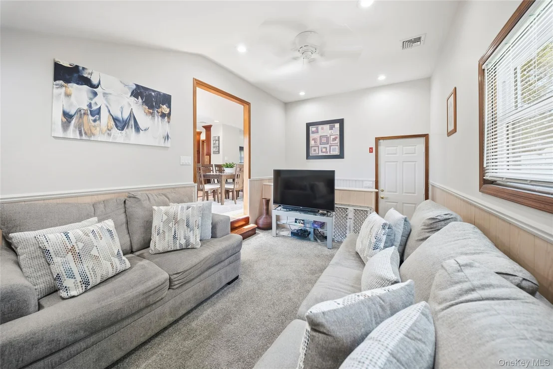 Photo of 23 Selden Boulevard