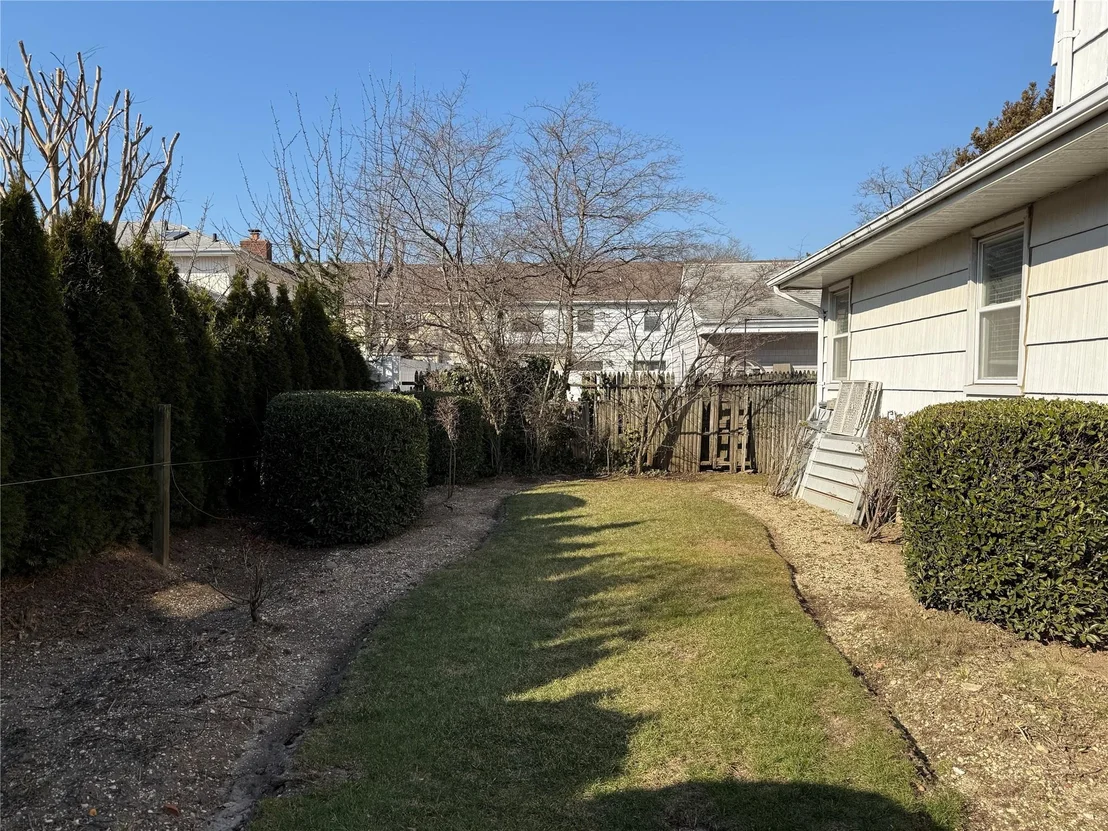 Photo of 39 Cedarhurst Avenue