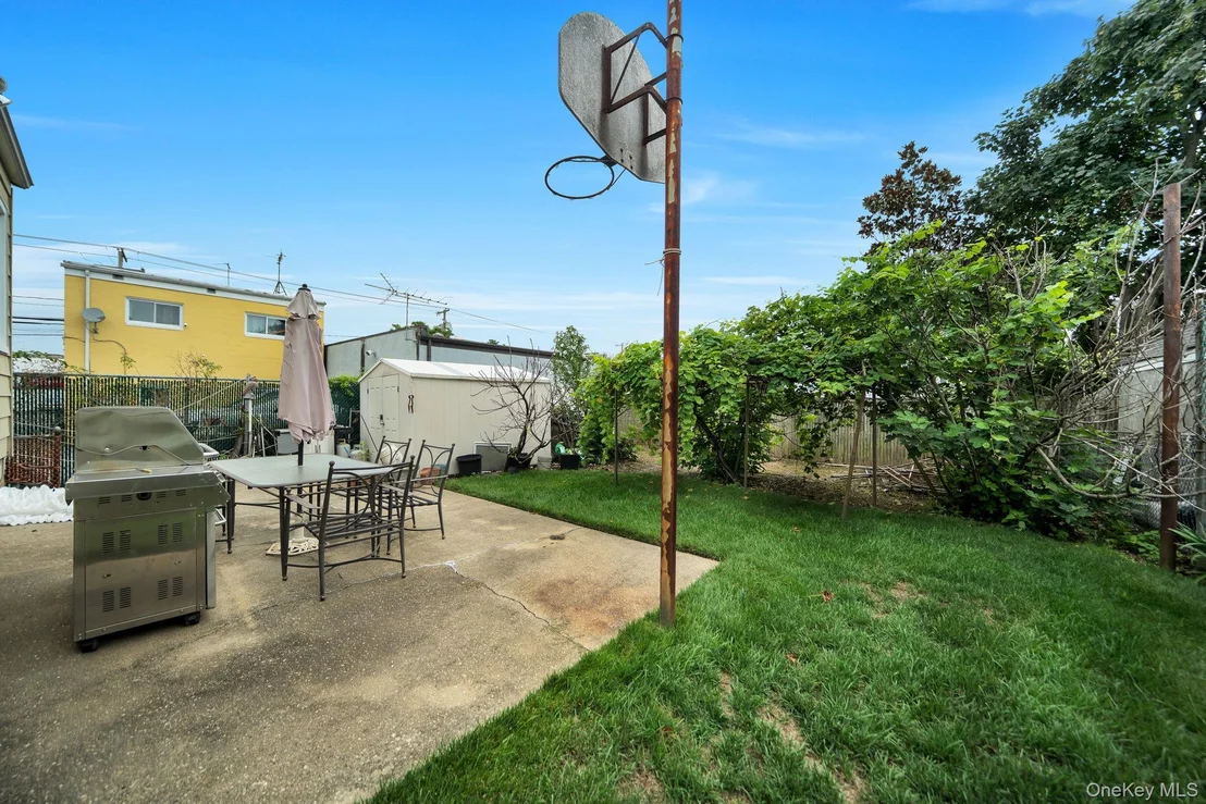 Photo of 6 Lippold Street