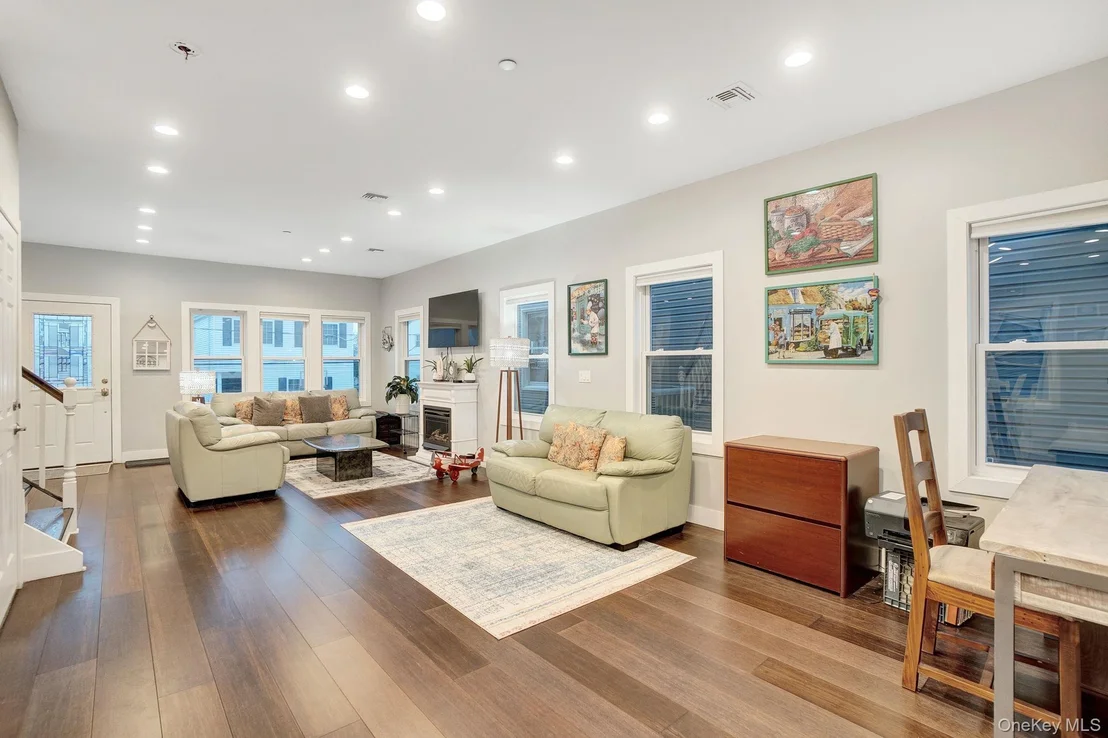 Photo of 124 Beach Avenue